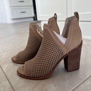 Vince Camuto Shoes